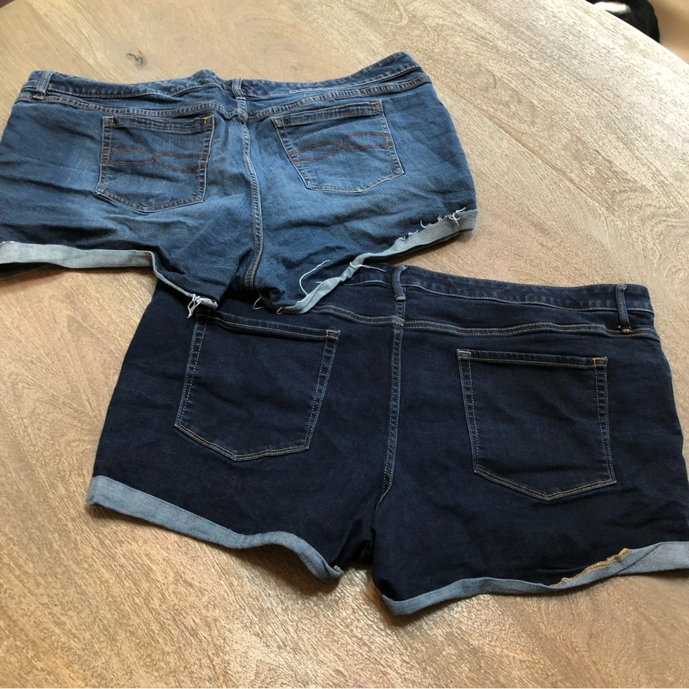 TORRID and AVA & VIV Denim Shorts 26 W - Picture 2 of 4
